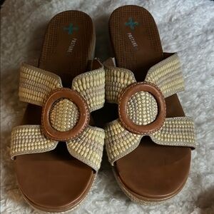 BareTraps Tan and Brown Sandals with Textured Bow